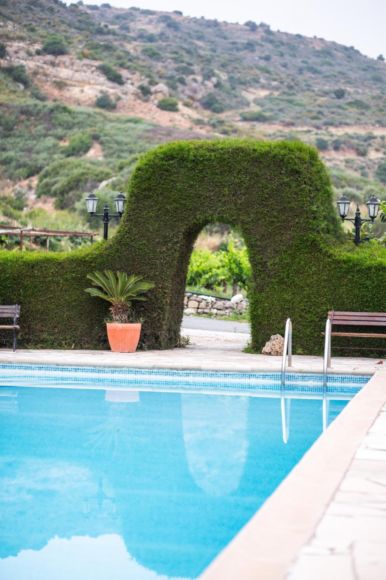 Vina Oliva Resort Pissoúri Eksteriør bilde